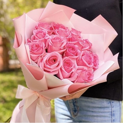 Купить на заказ Букет из 19 розовых роз с доставкой в Талгаре