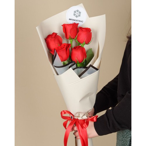 Купить на заказ Букет из 5 красных роз с доставкой в Талгаре