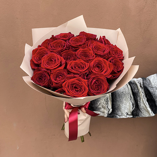 Купить на заказ Букет из 19 красных роз с доставкой в Талгаре