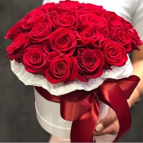 Купить на заказ 15 красных роз в коробке с доставкой в Талгаре