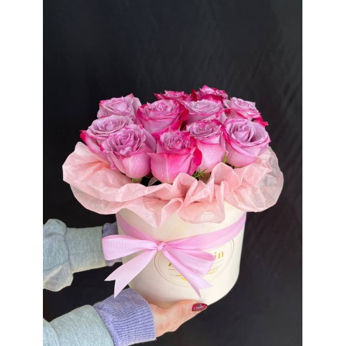 Купить на заказ 11 фиолетовых роз в коробке с доставкой в Талгаре