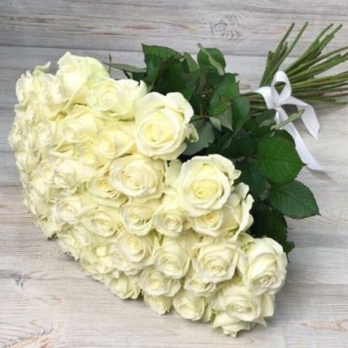 Купить на заказ Букет из 51 белой розы с доставкой в Талгаре